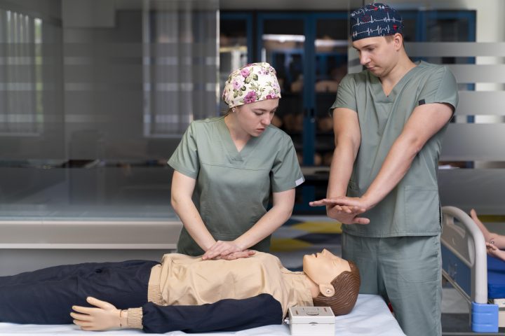 A Day in ACLS Class: What to Expect